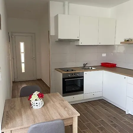 דירה Apartman 2, Parking