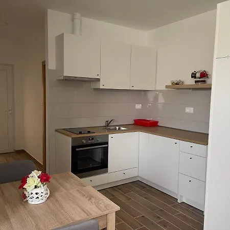 Apartman 2, Parking Apartment Solin
